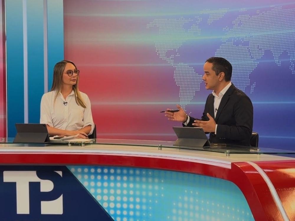 Equipo de Telepacífico Noticias en el set